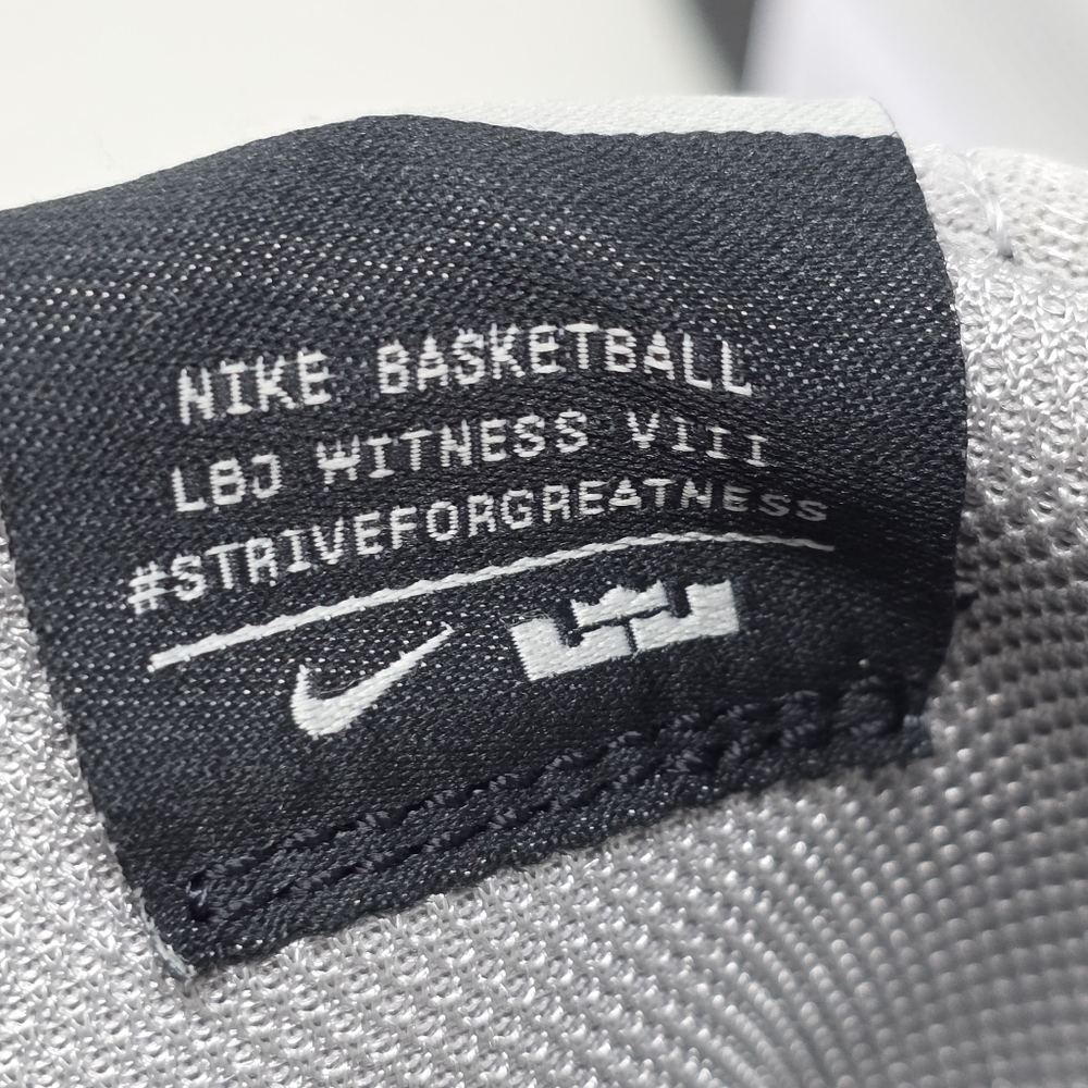 Nike LeBron James Witness VIII White Light Grey Black FB2239-100 Men's Size 10.5 - Picture 11 of 11